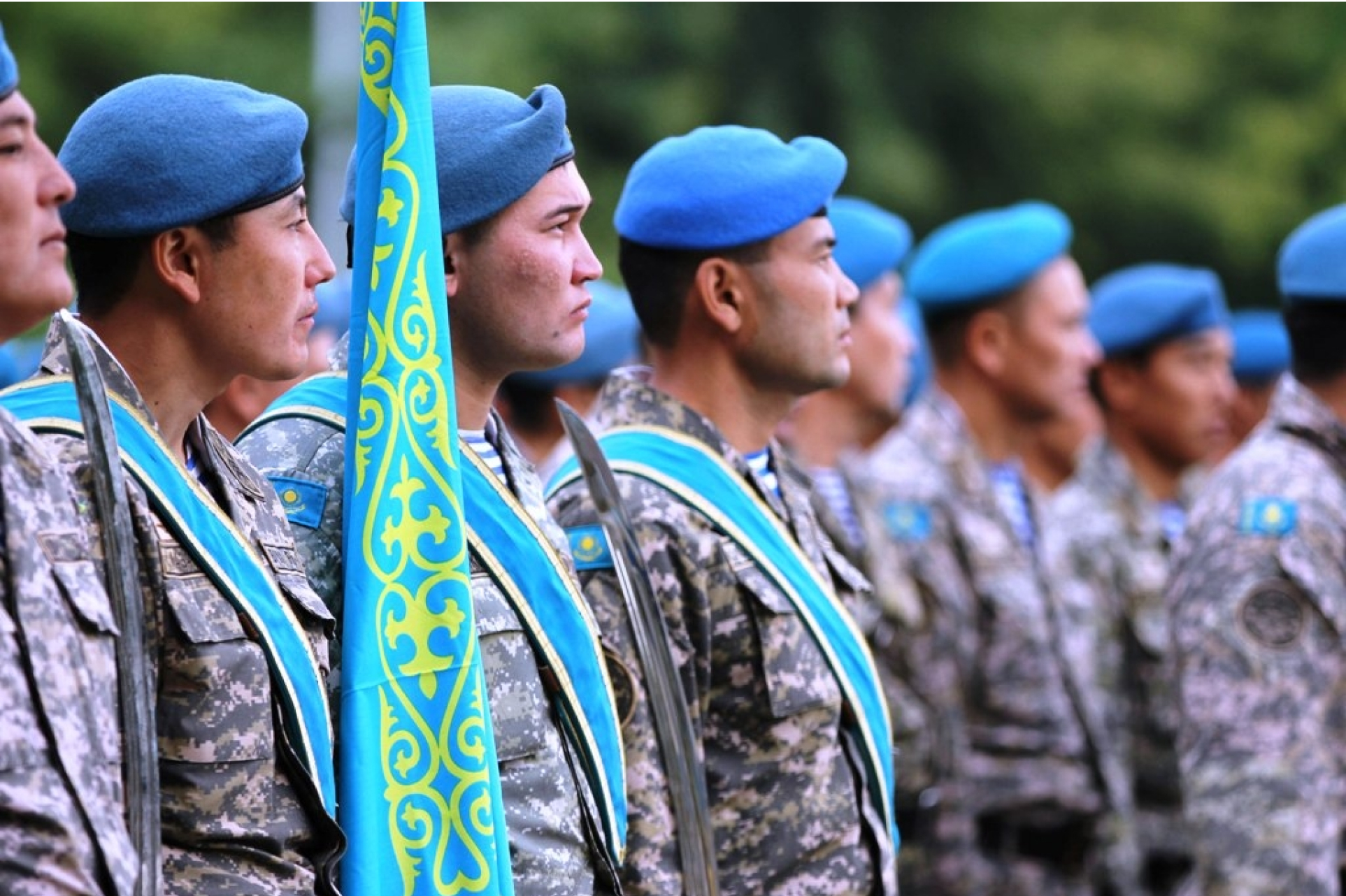 В казахстане проходит. Войска Казахстана. Солдаты Казахстана. Военная форма Казахстана. Казахи в армии.